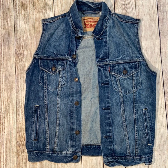 Men’s Levi’s Denim jean vest medium